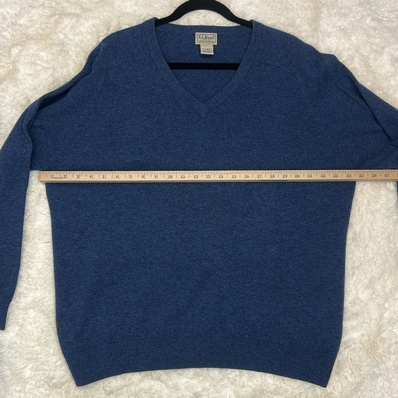 L.L. Bean Lambswool Men’s V-Neck Sweater Size XL - Picture 4 of 5